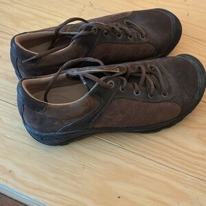 Like new! Keen Men's Brown Leather Shoes